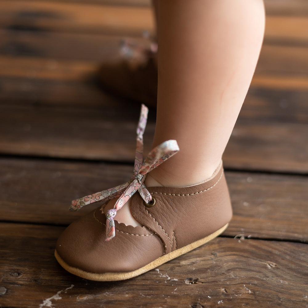 Bella Janes in Walnut