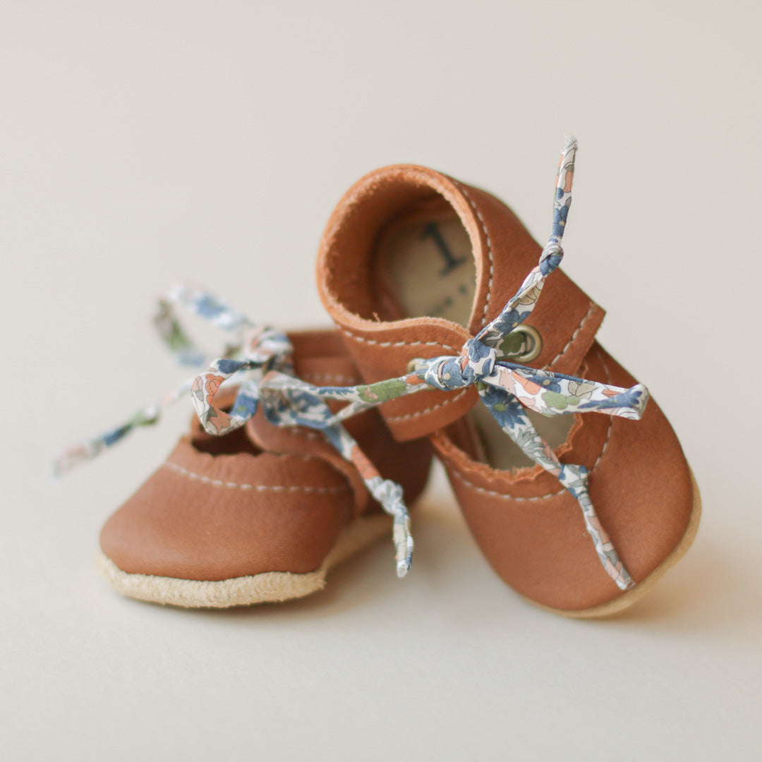 Bella Janes in Walnut