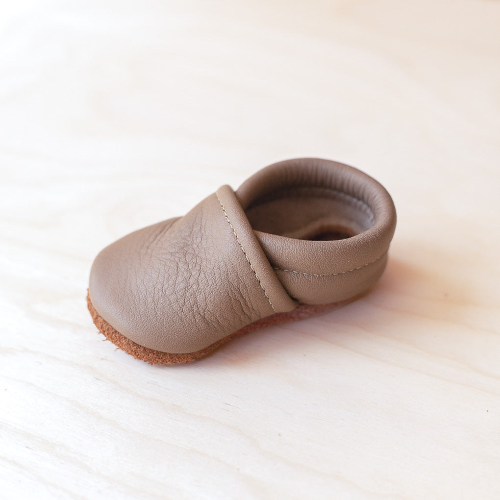 Full vegetable-tanned moccs