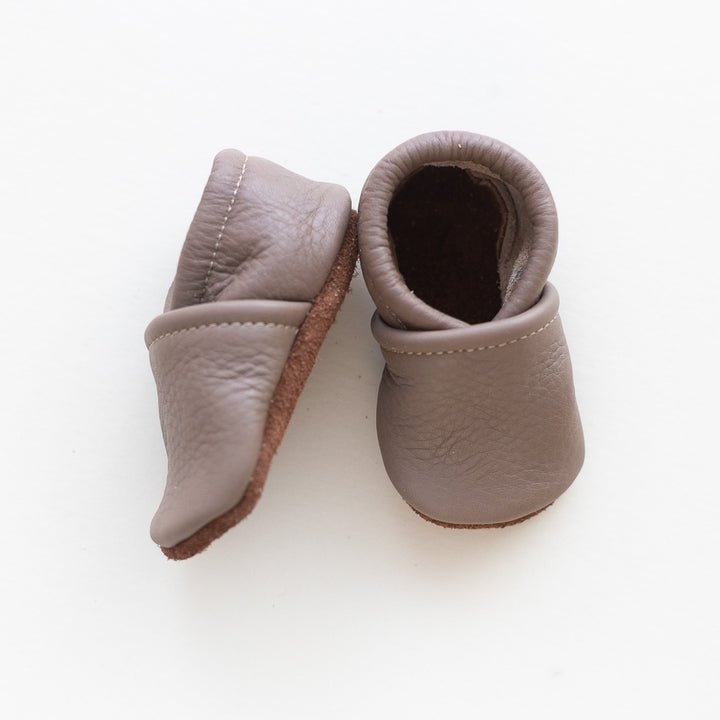 Full vegetable-tanned moccs