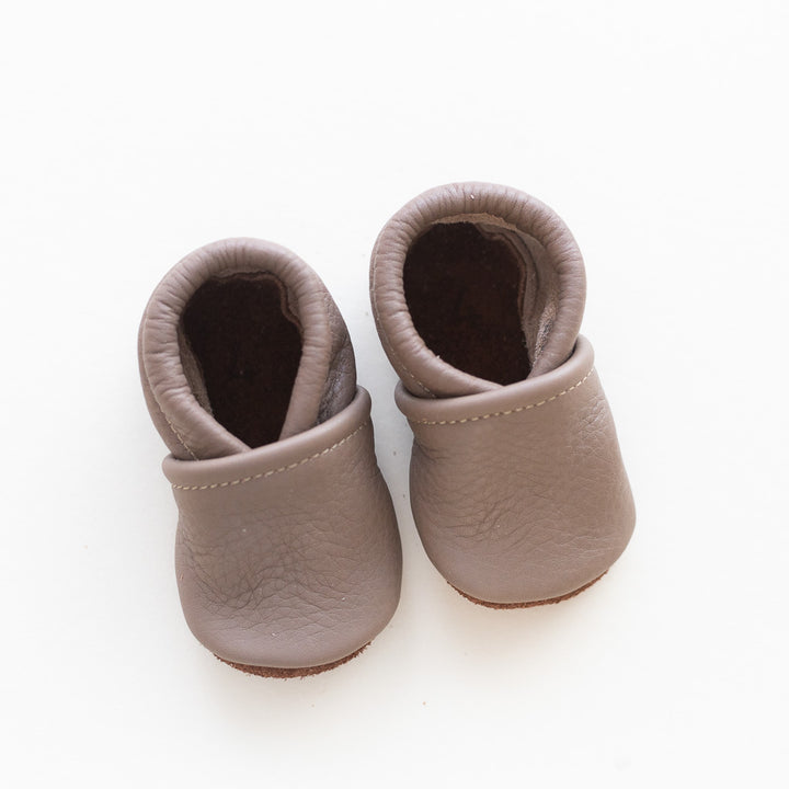Full vegetable-tanned moccs