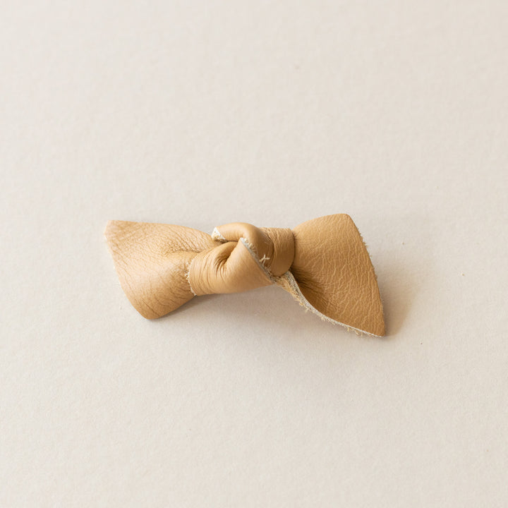 Knotted bow barrette in latte