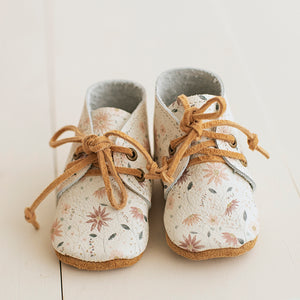 floral leather baby boots with soft soles. white wkth pink flowers 