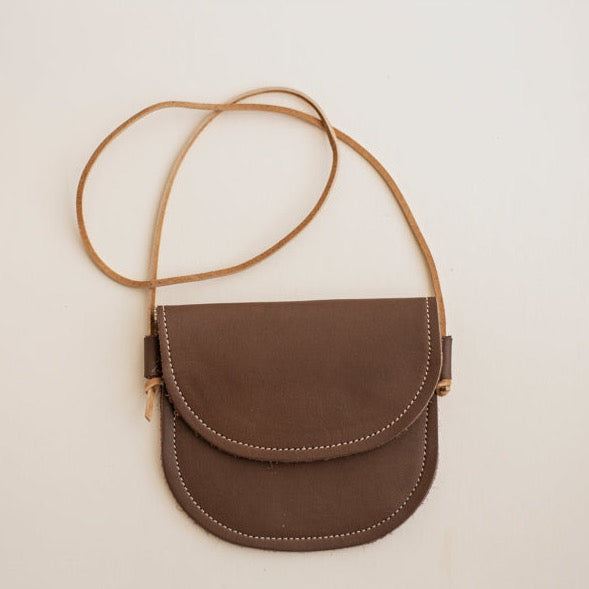 brown leather purse for toddlers. Adventure bag for toddlers. Little kid's crossbody bag in dark leather. 