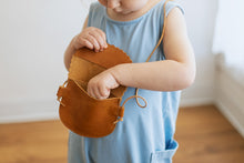 Toddler Scalloped Leather Purse in Cognac