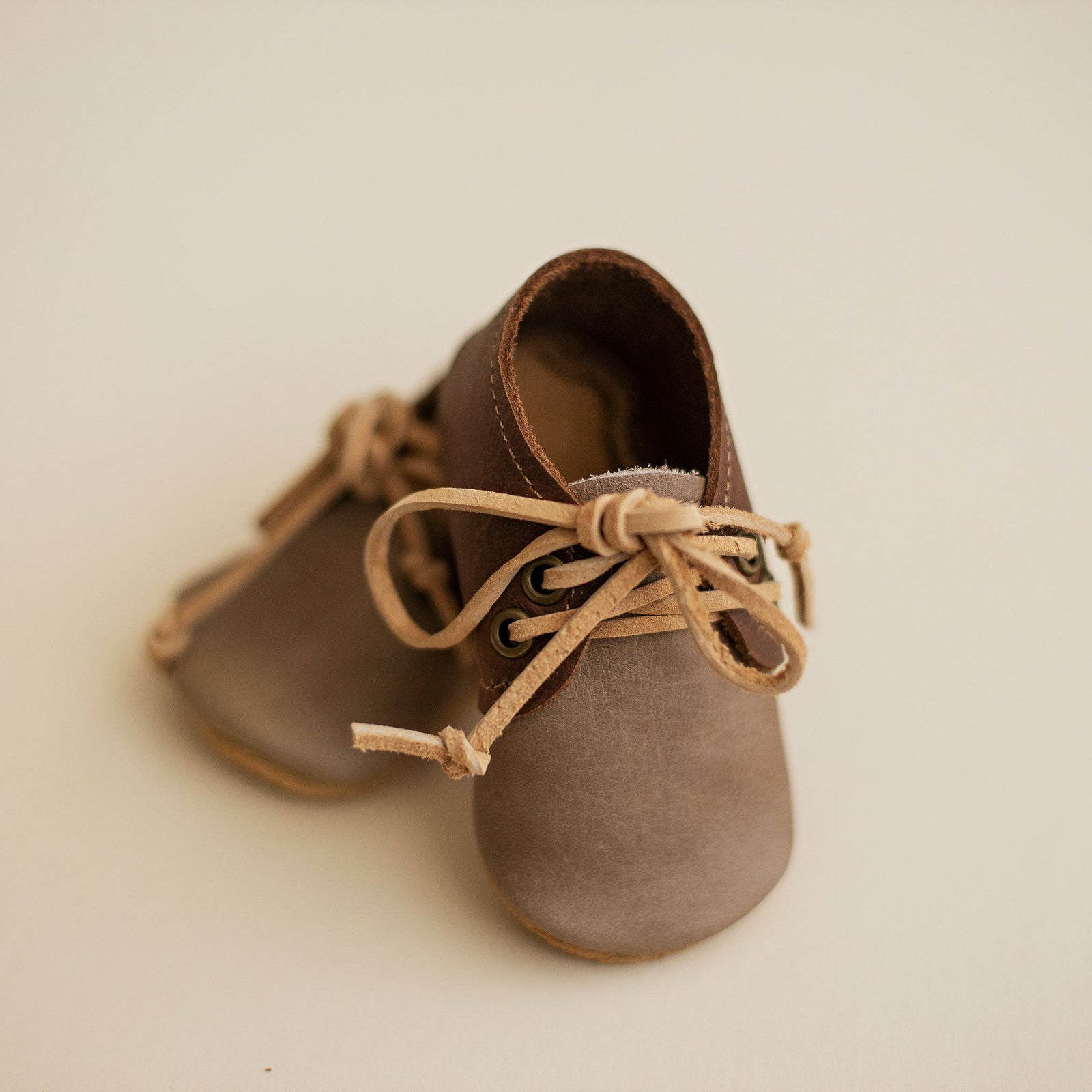two-toned leather baby Oxford in taupe and brown. laced with toast suede laces